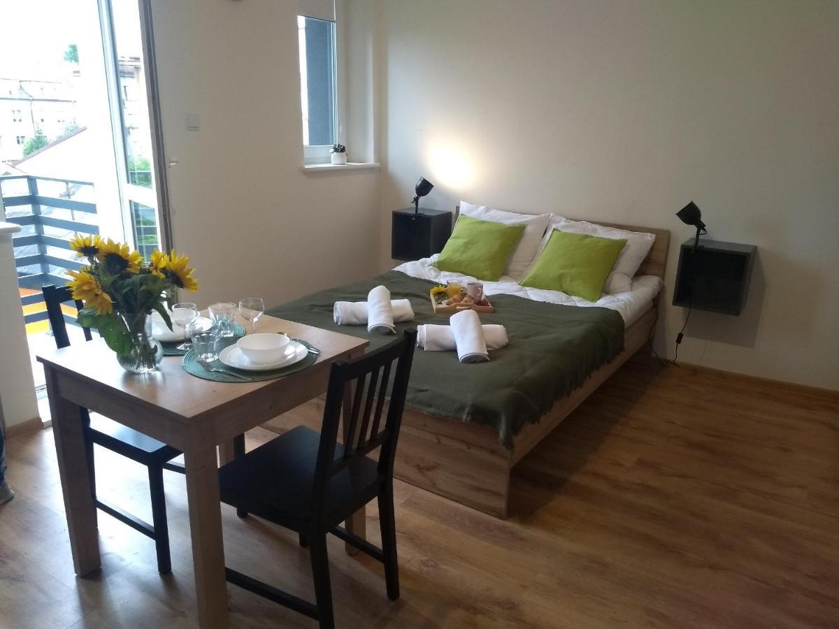 Orange Apartment *