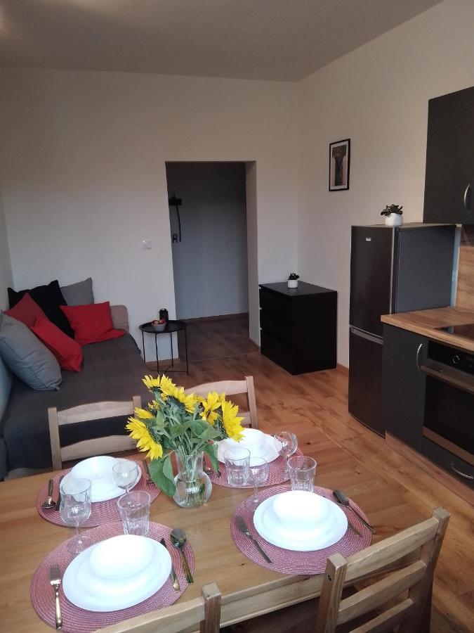 Orange Apartment *